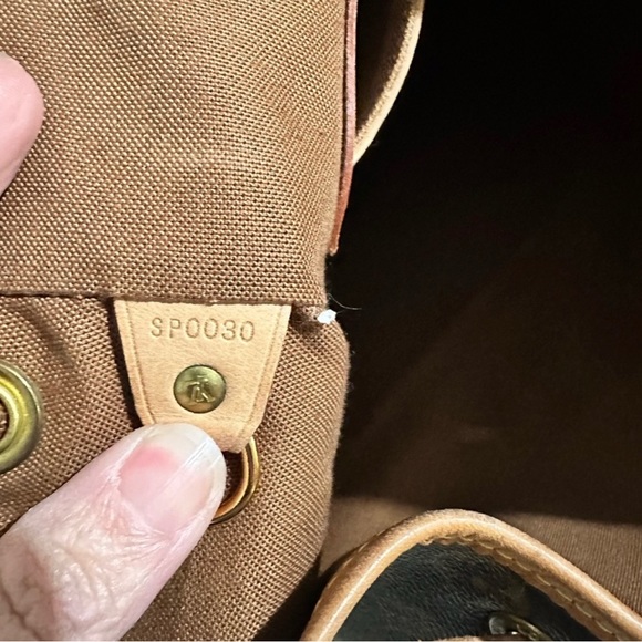 Authentic Vintage Louis Vuitton GM Montsouris GM - Picture 5 of 8